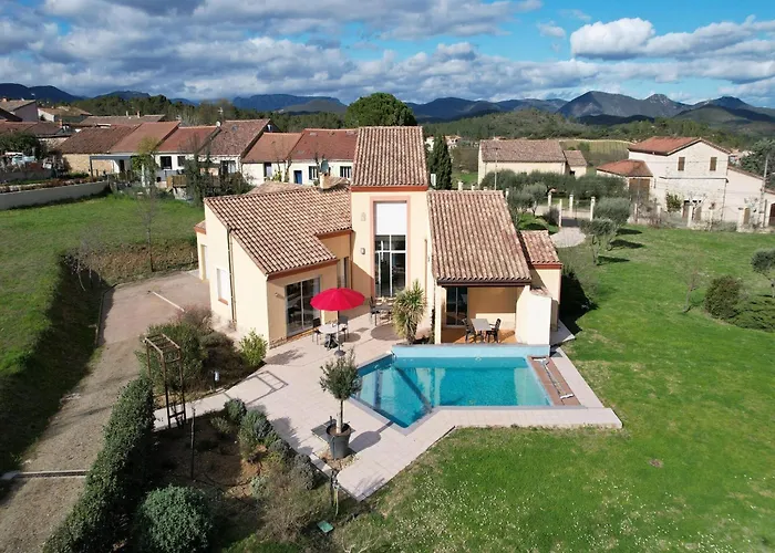 In France With Private Pool & Garden Vakantiehuis